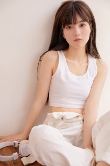 奶头一吃一个摸一个
